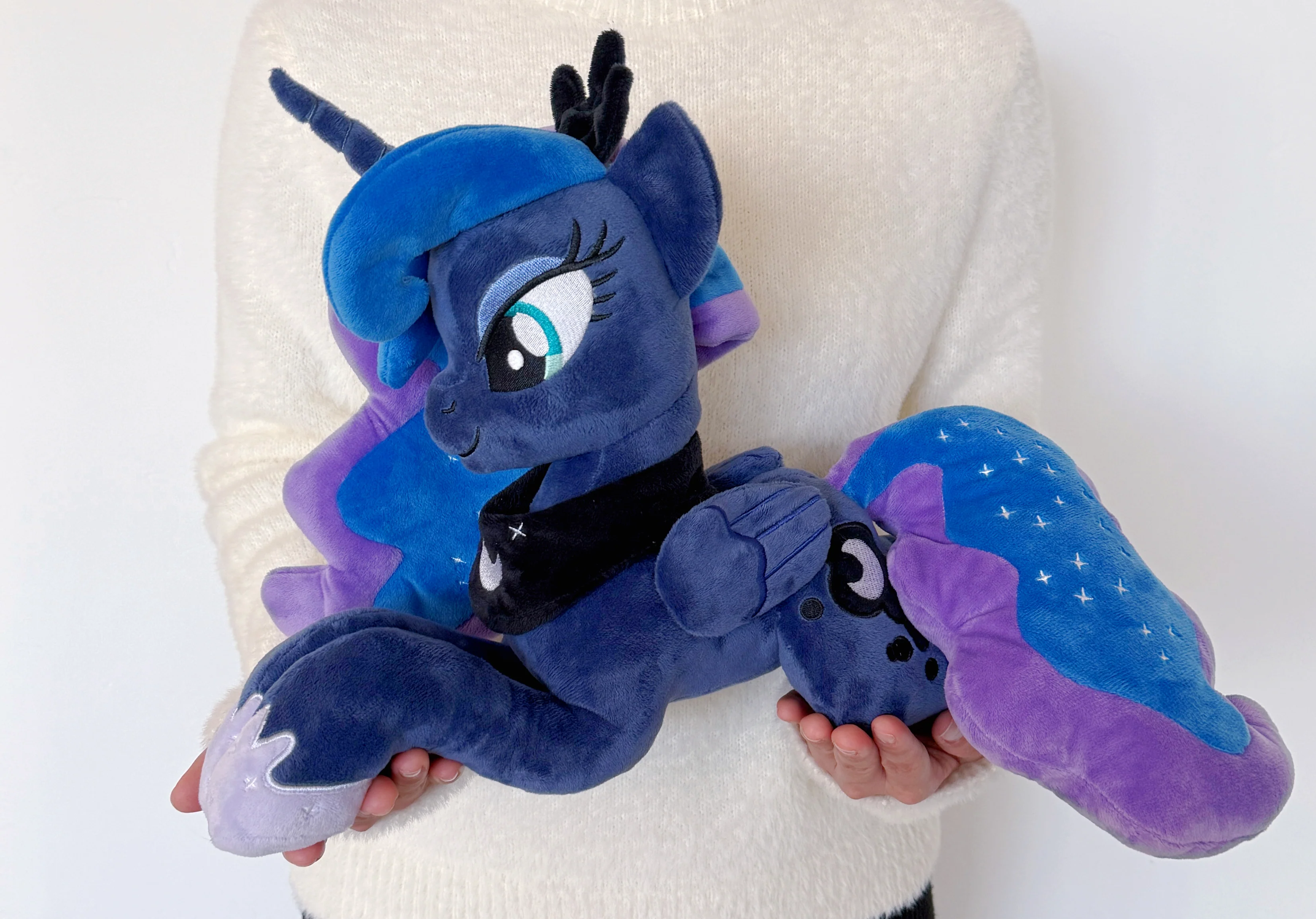 My Little Pony Cuddle Princess Luna - Image 4