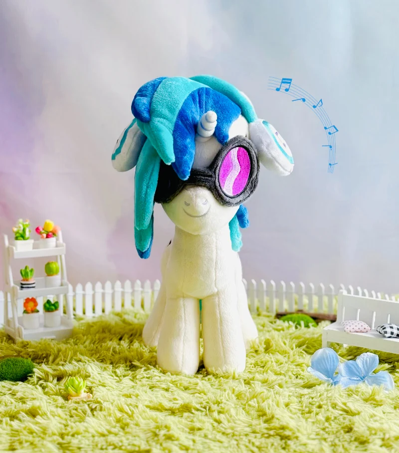 My Little Pony DJ Pon-3 (Vinyl Scratch) Plush - Image 3